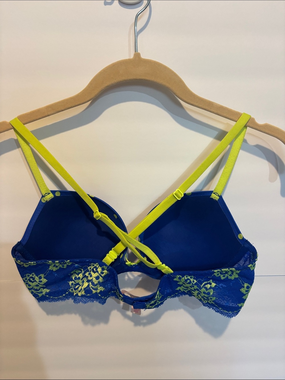 Victoria’s Secret Push Up Bra 34B - Picture 2 of 3